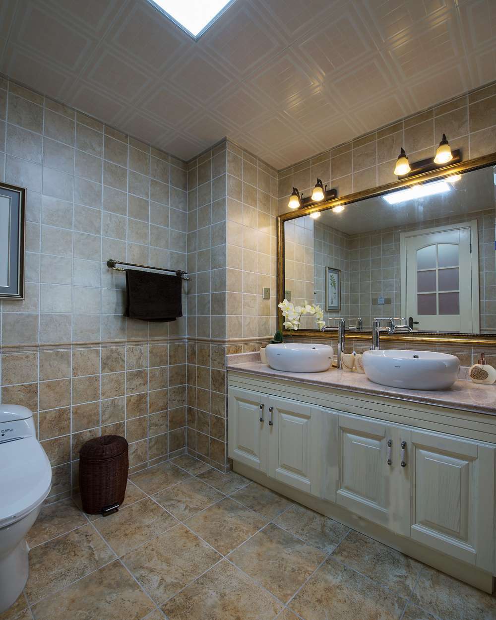 卫生间装修效果图现代简约瓷砖