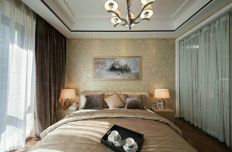 大美式卧室素色壁布装修效果图