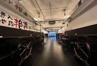 福兴财富大厦工业风烧烤店